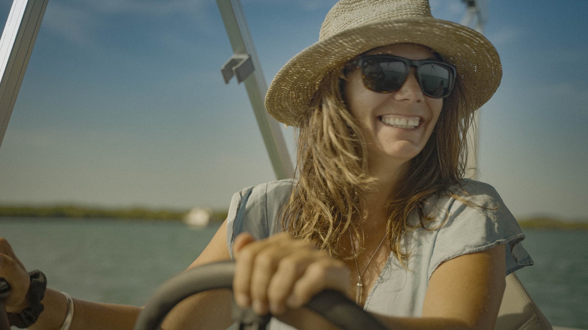 Salty Life 1770 – Luxury BBQ pontoon boat hire